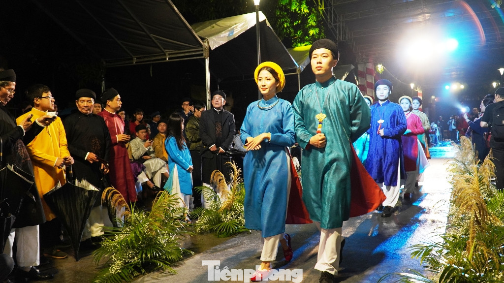 Mãn nhãn ‘đại tiệc’ áo dài lớn nhất từ trước tới nay bên dòng sông Hương thơ mộng ảnh 10