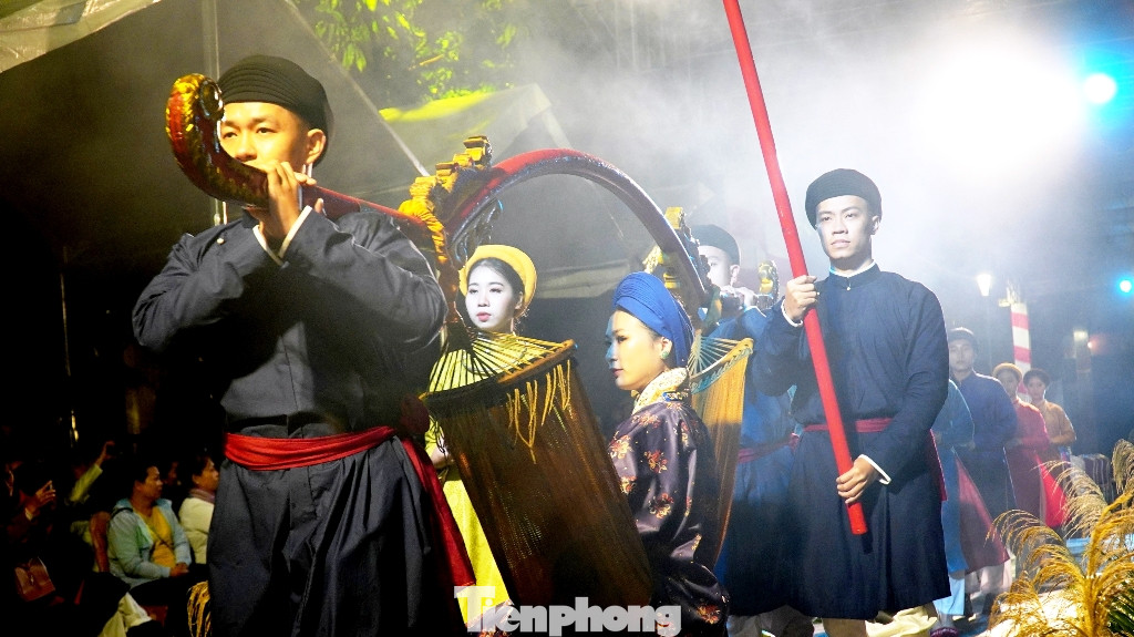 Mãn nhãn ‘đại tiệc’ áo dài lớn nhất từ trước tới nay bên dòng sông Hương thơ mộng ảnh 8