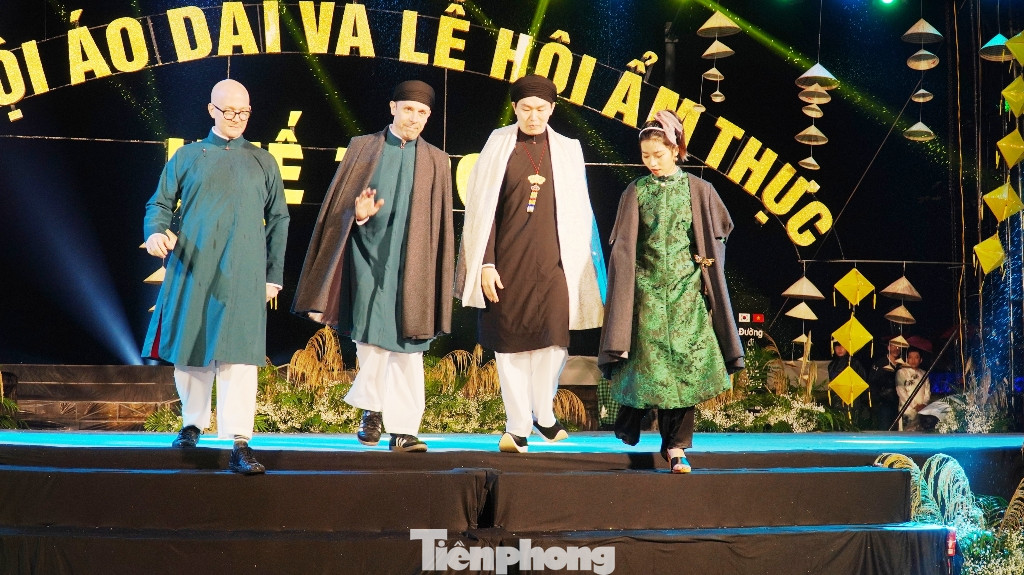 Mãn nhãn ‘đại tiệc’ áo dài lớn nhất từ trước tới nay bên dòng sông Hương thơ mộng ảnh 16