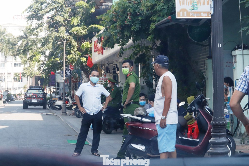 Bên trong phố Tây Phạm Ngũ Lão nơi có du khách mắc Covid -19 từng lưu trú ảnh 5