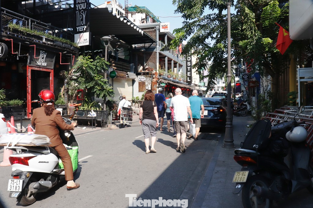 Bên trong phố Tây Phạm Ngũ Lão nơi có du khách mắc Covid -19 từng lưu trú ảnh 8
