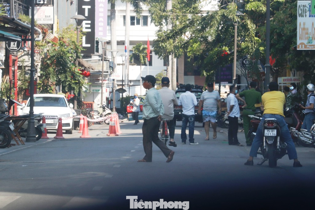 Bên trong phố Tây Phạm Ngũ Lão nơi có du khách mắc Covid -19 từng lưu trú ảnh 3