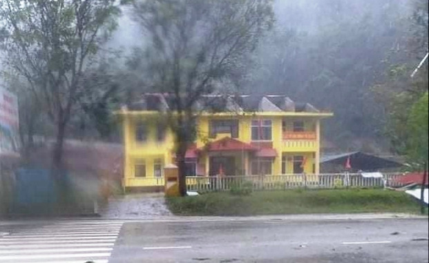 Thừa Thiên Huế: Huyện miền núi Nam Đông tan hoang sau bão số 9 ảnh 9