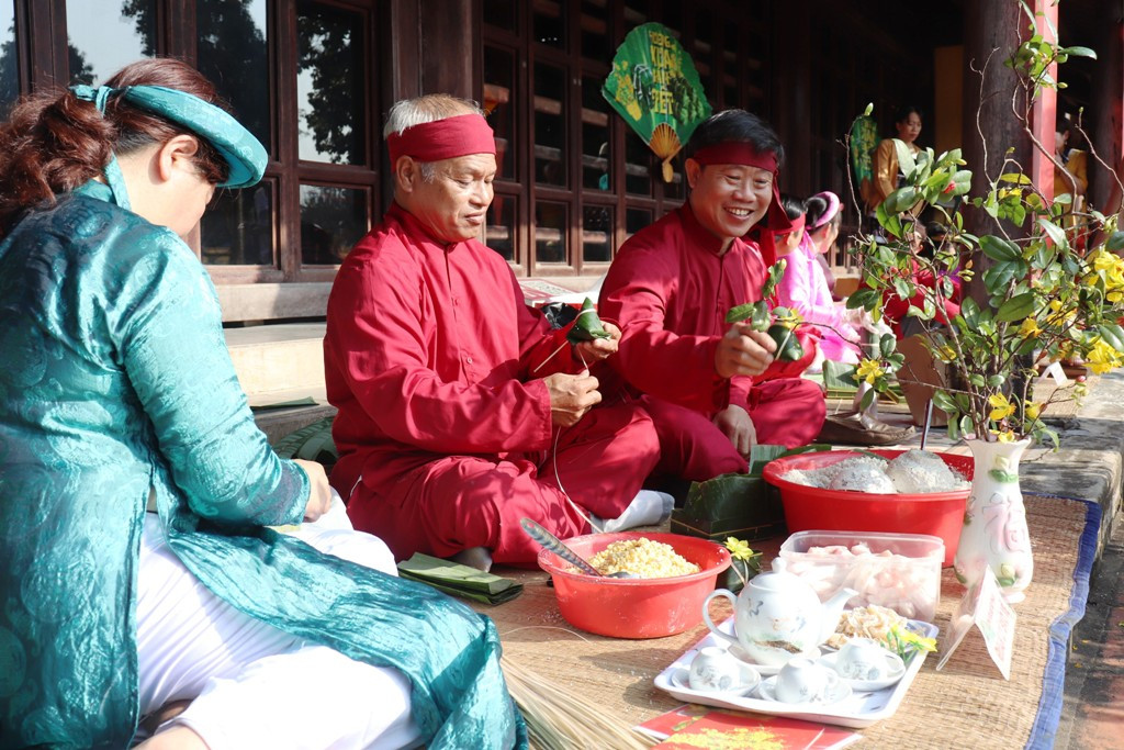 Ảnh: Ngọc Văn Mãn nhãn với ‘Hương xưa bánh Tết’ trong Hoàng cung Huế ảnh 4