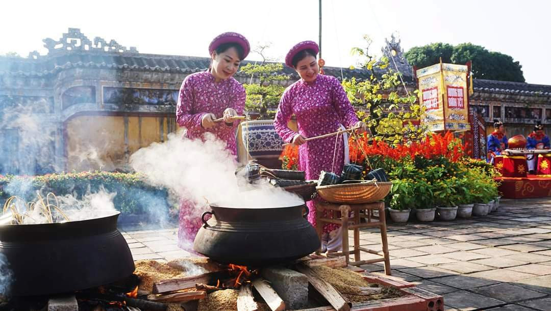 Ảnh: TTBTDTCĐ Huế Mãn nhãn với ‘Hương xưa bánh Tết’ trong Hoàng cung Huế ảnh 1