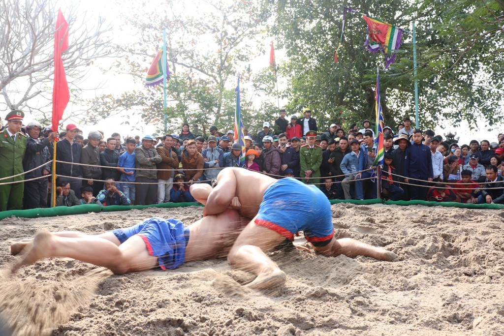 Gay cấn những màn so tài sới vật đầu Xuân xứ Huế ảnh 21