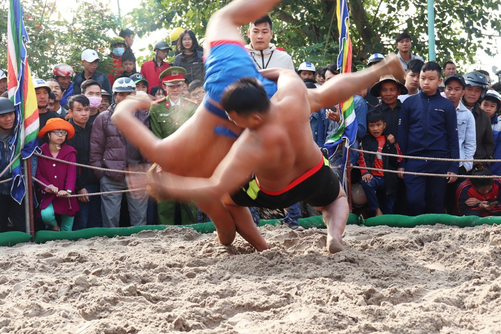 Gay cấn những màn so tài sới vật đầu Xuân xứ Huế ảnh 23