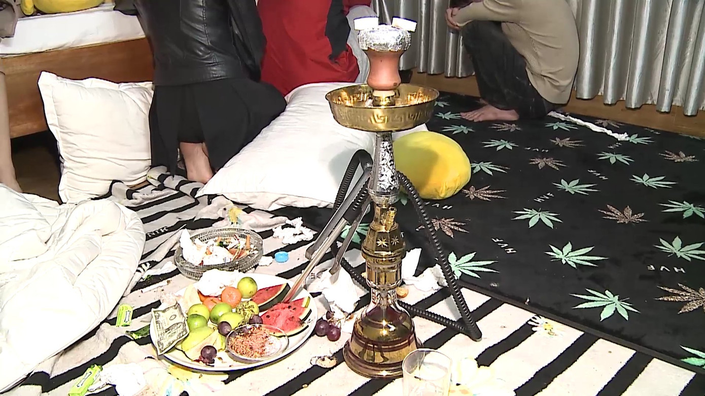 Theo chân công an đột kích nhà nghỉ, bắt nhiều 'chân dài' thác loạn ma túy ảnh 6