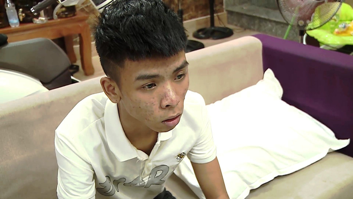 Theo chân công an đột kích nhà nghỉ, bắt nhiều 'chân dài' thác loạn ma túy ảnh 3