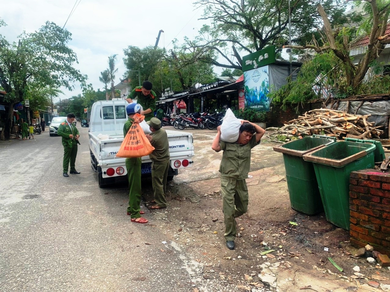 Huế thành lập lực lượng phản ứng nhanh ứng phó bão số 9 ảnh 3