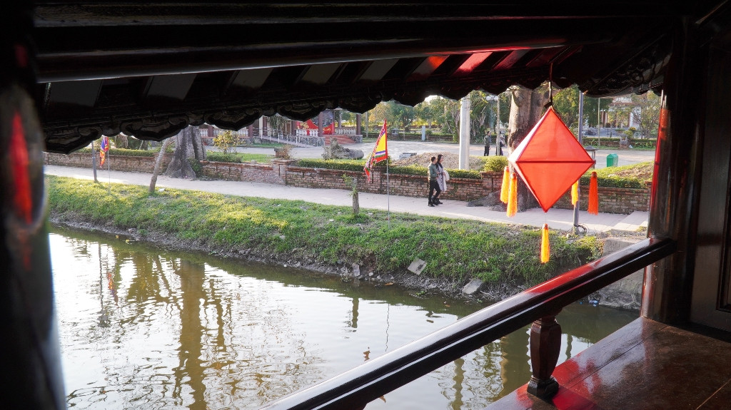 Di tích ‘trên nhà, dưới cầu’ độc nhất xứ Huế bất ngờ hút khách Tết ảnh 22