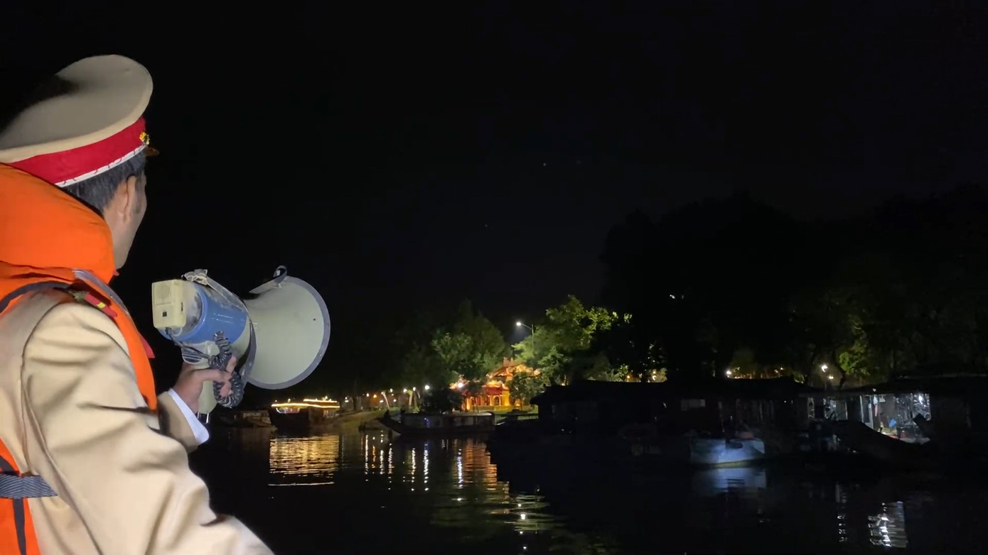 Trực thăng, xe bọc thép sẵn sàng ứng phó với bão số 9 ảnh 51