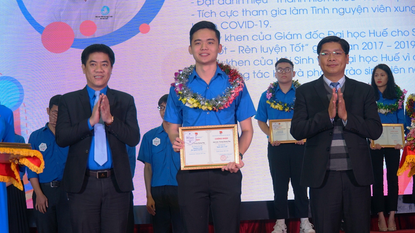 Tỉnh Đoàn TT-Huế tuyên dương 'sinh viên 5 tốt, học sinh 3 rèn luyện' ảnh 5