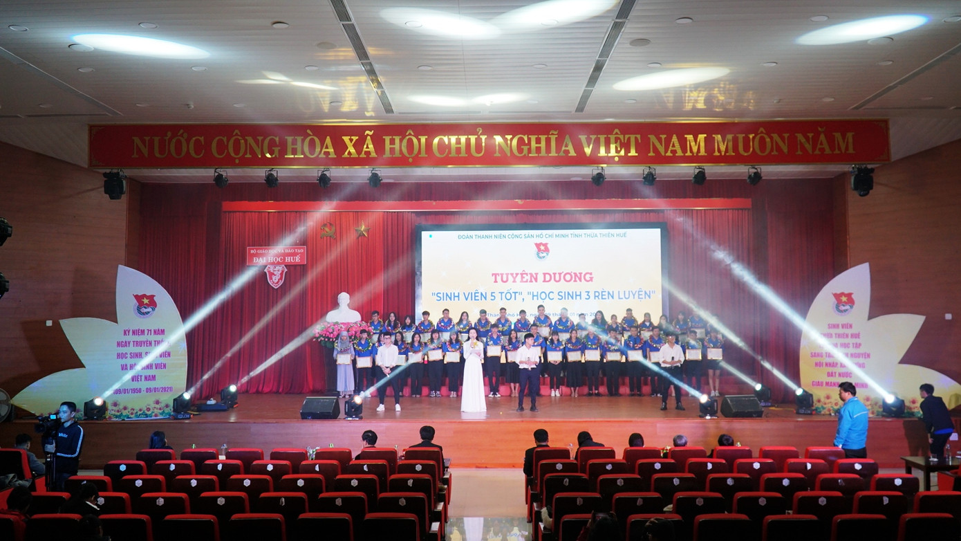 Tỉnh Đoàn TT-Huế tuyên dương 'sinh viên 5 tốt, học sinh 3 rèn luyện' ảnh 7