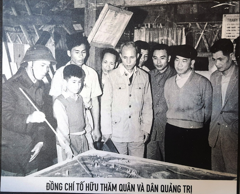 Chân thực những hình ảnh đi cùng năm tháng về nhà thơ Tố Hữu ảnh 14