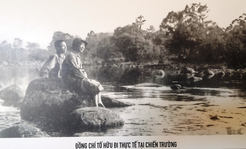 Chân thực những hình ảnh đi cùng năm tháng về nhà thơ Tố Hữu ảnh 13