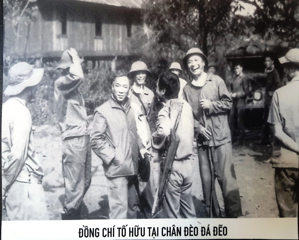 Chân thực những hình ảnh đi cùng năm tháng về nhà thơ Tố Hữu ảnh 15