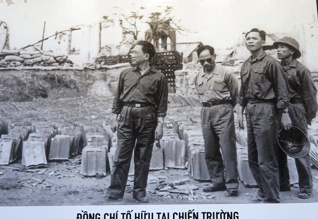 Chân thực những hình ảnh đi cùng năm tháng về nhà thơ Tố Hữu ảnh 18