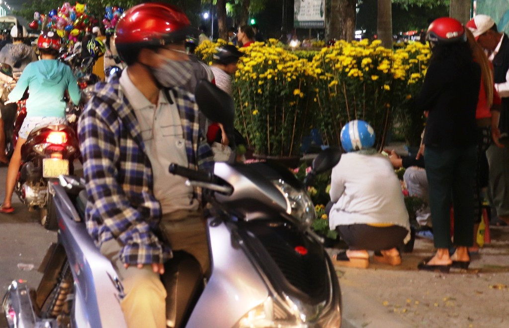 Huế rộn ràng trước thời khắc Giao thừa ảnh 5