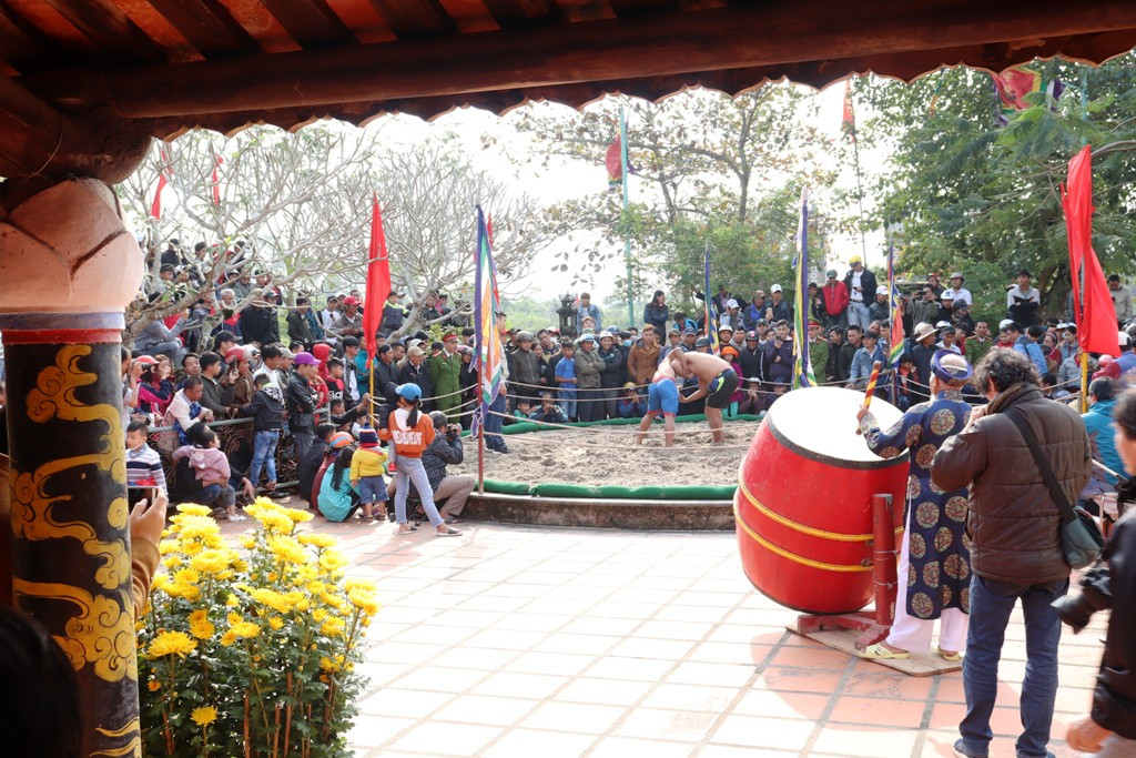 Gay cấn những màn so tài sới vật đầu Xuân xứ Huế ảnh 2