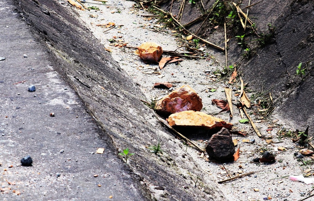 Đốn cây, phá núi mở đường cao tốc đe dọa người đi trên Quốc lộ 1 ảnh 5