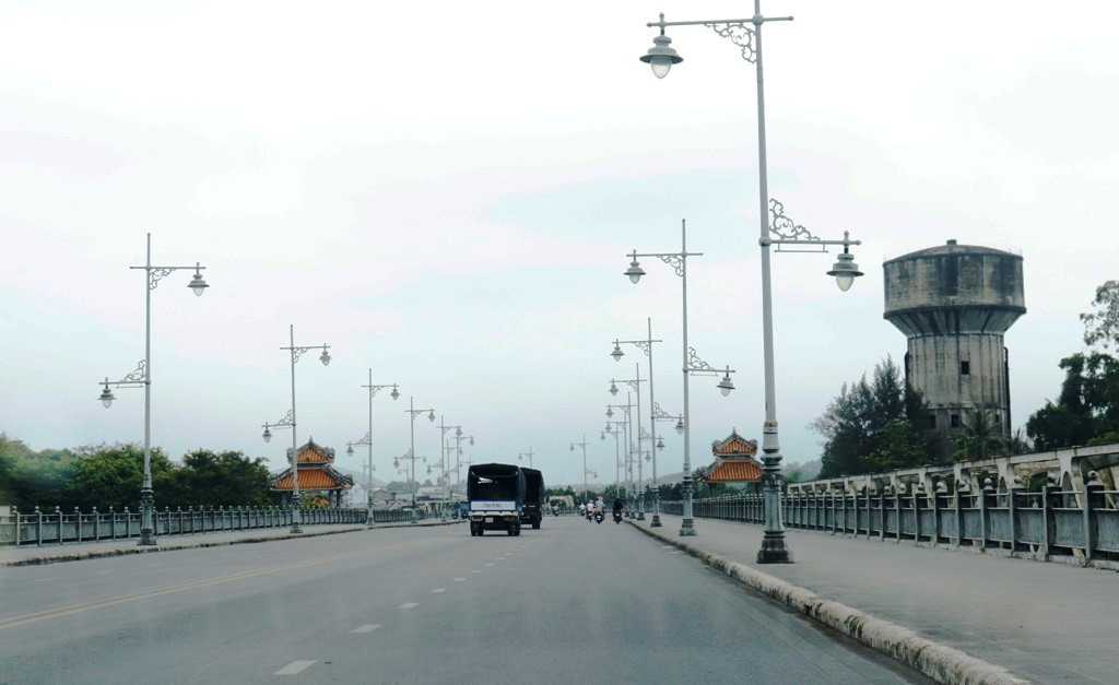 Cầu Trường Tiền hết kẹt xe, ga Huế vắng lặng ngay ngày đầu 'cách ly xã hội' ảnh 3