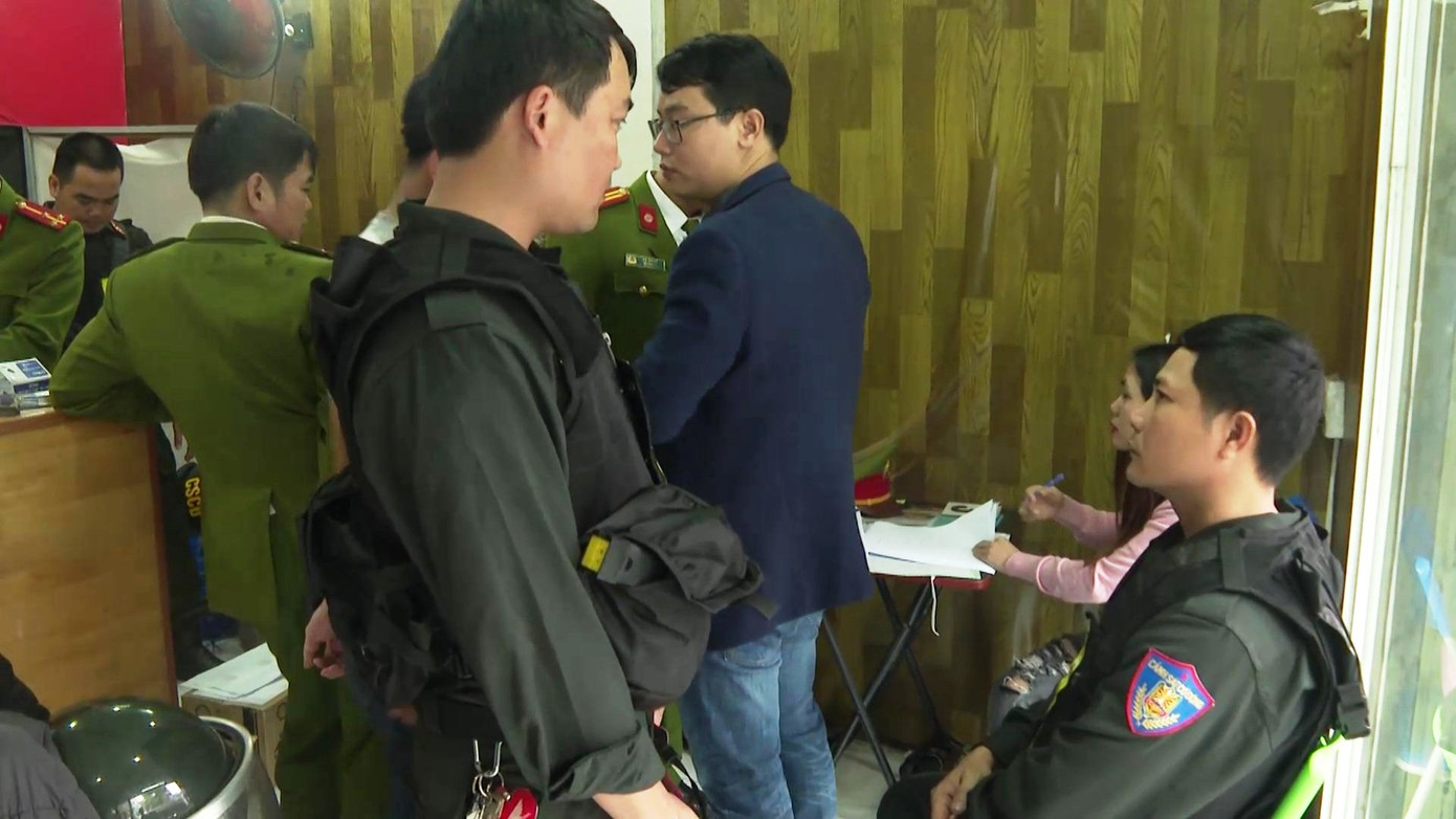 'Mạng nhện' tín dụng đen cho vay lãi suất 700%/năm bị công an triệt xóa thế nào? ảnh 9