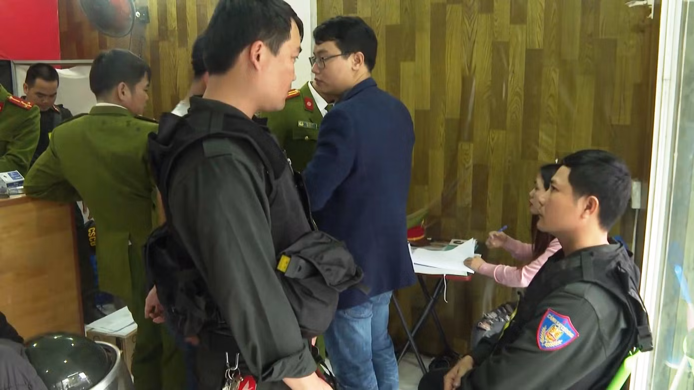 'Mạng nhện' tín dụng đen cho vay lãi suất 700%/năm bị công an triệt xóa thế nào? ảnh 9