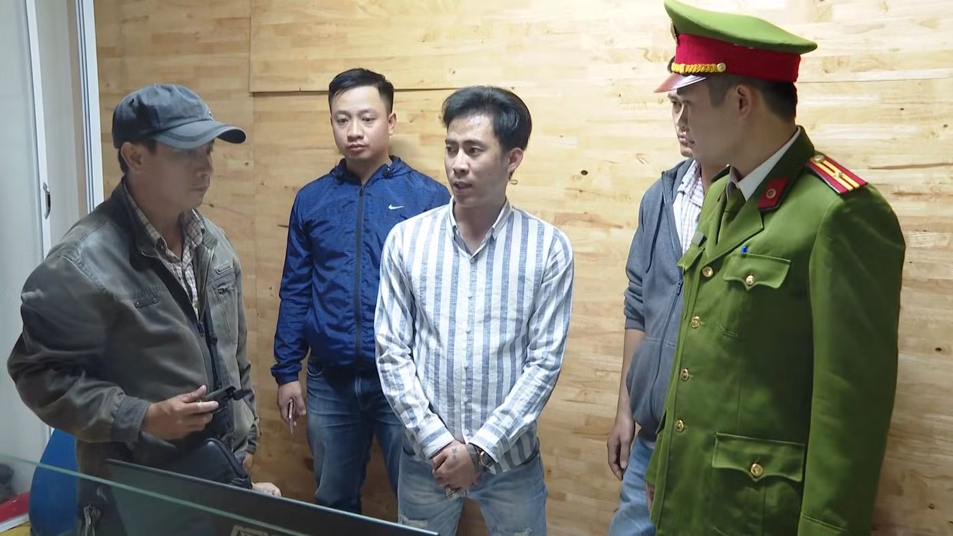'Mạng nhện' tín dụng đen cho vay lãi suất 700%/năm bị công an triệt xóa thế nào? ảnh 11