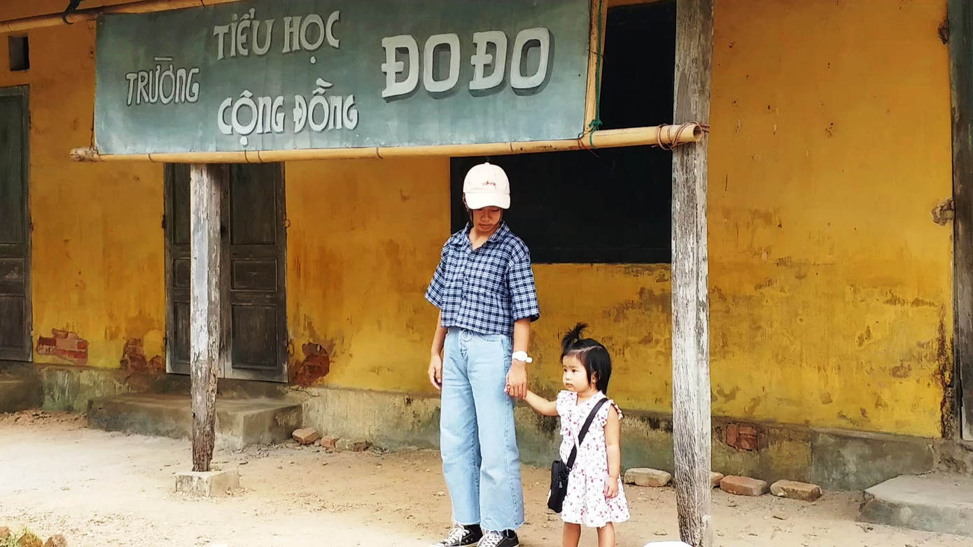 Sau lên phim 'Mắt biếc', phim trường 'Trường Tiểu học Cộng đồng Đo Đo' ra sao? ảnh 12