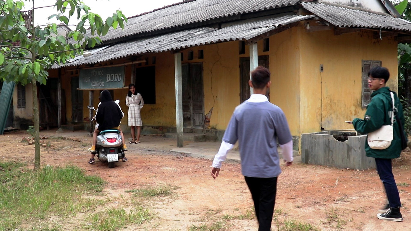 Sau lên phim 'Mắt biếc', phim trường 'Trường Tiểu học Cộng đồng Đo Đo' ra sao? ảnh 2