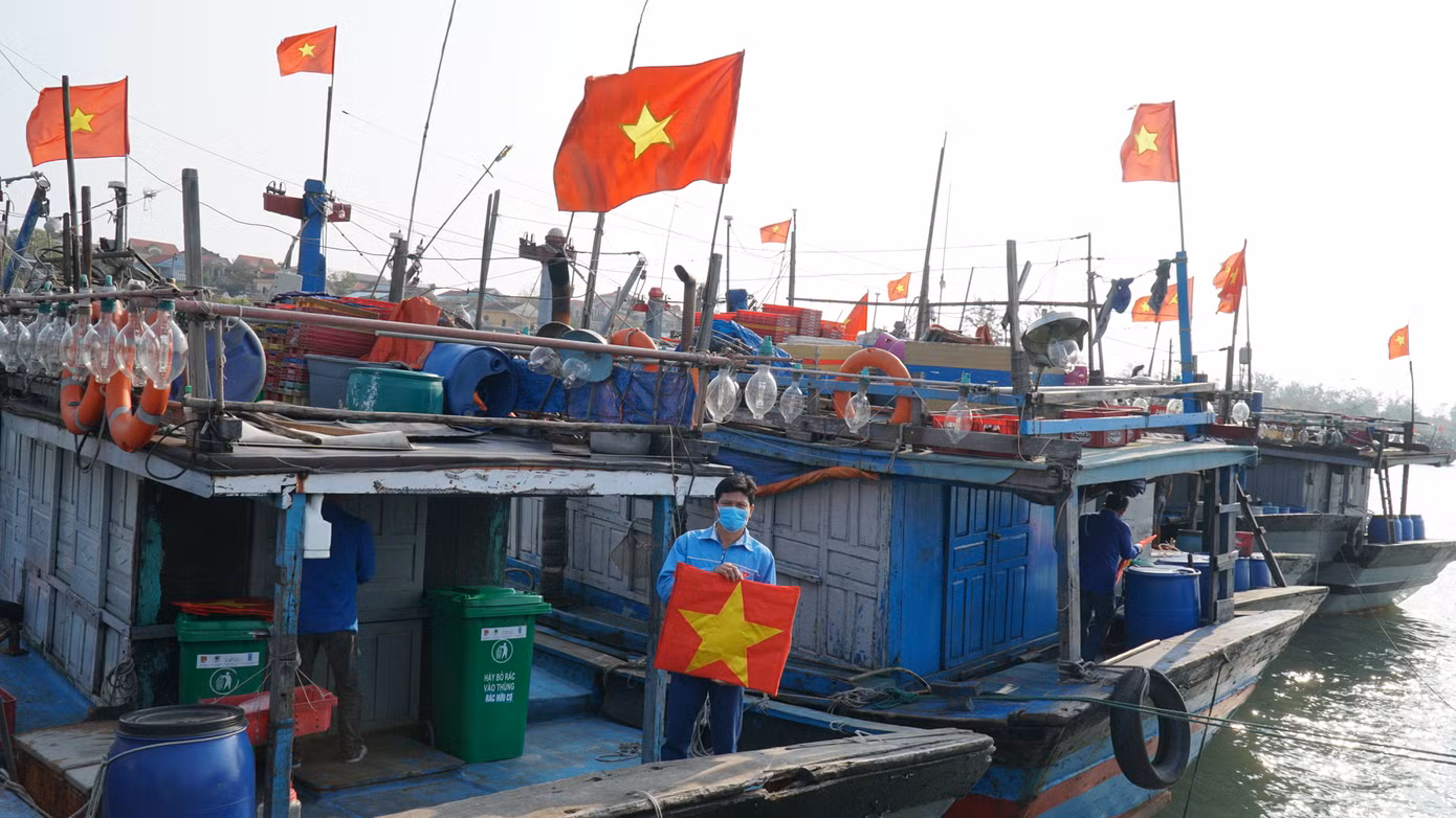 TT-Huế: Chung tay làm sạch, đẹp môi trường trong Tháng thanh niên ảnh 10