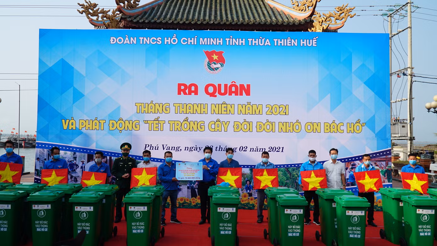 TT-Huế: Chung tay làm sạch, đẹp môi trường trong Tháng thanh niên ảnh 9