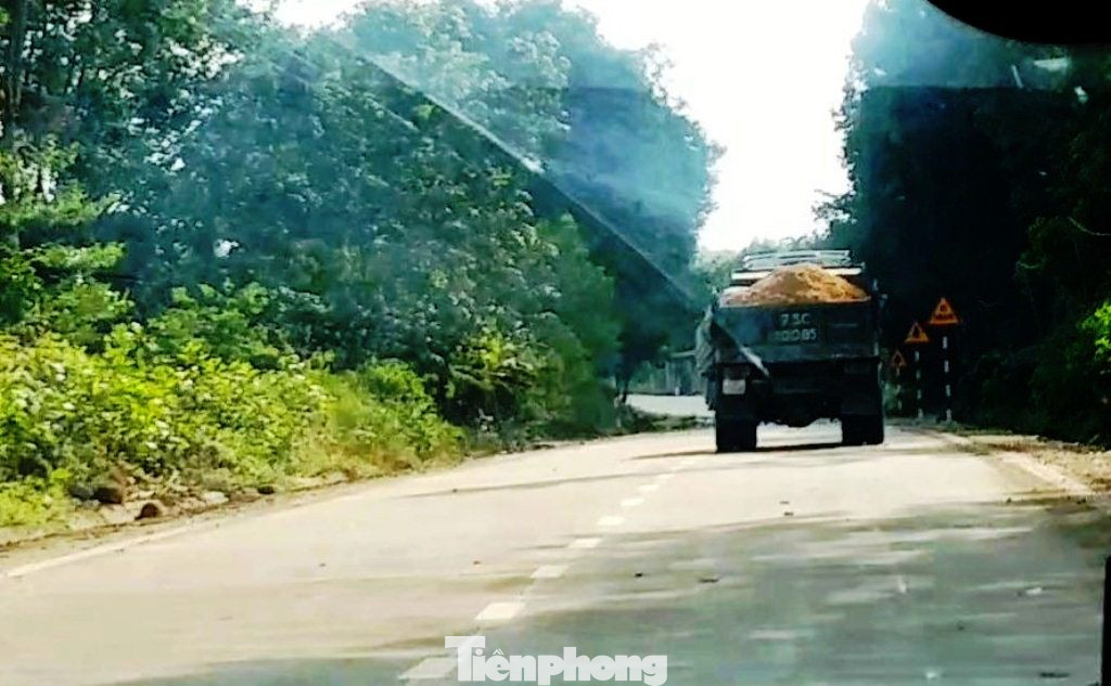 Ngang nhiên khai thác đất đồi bất hợp pháp cạnh trung tâm huyện ảnh 7