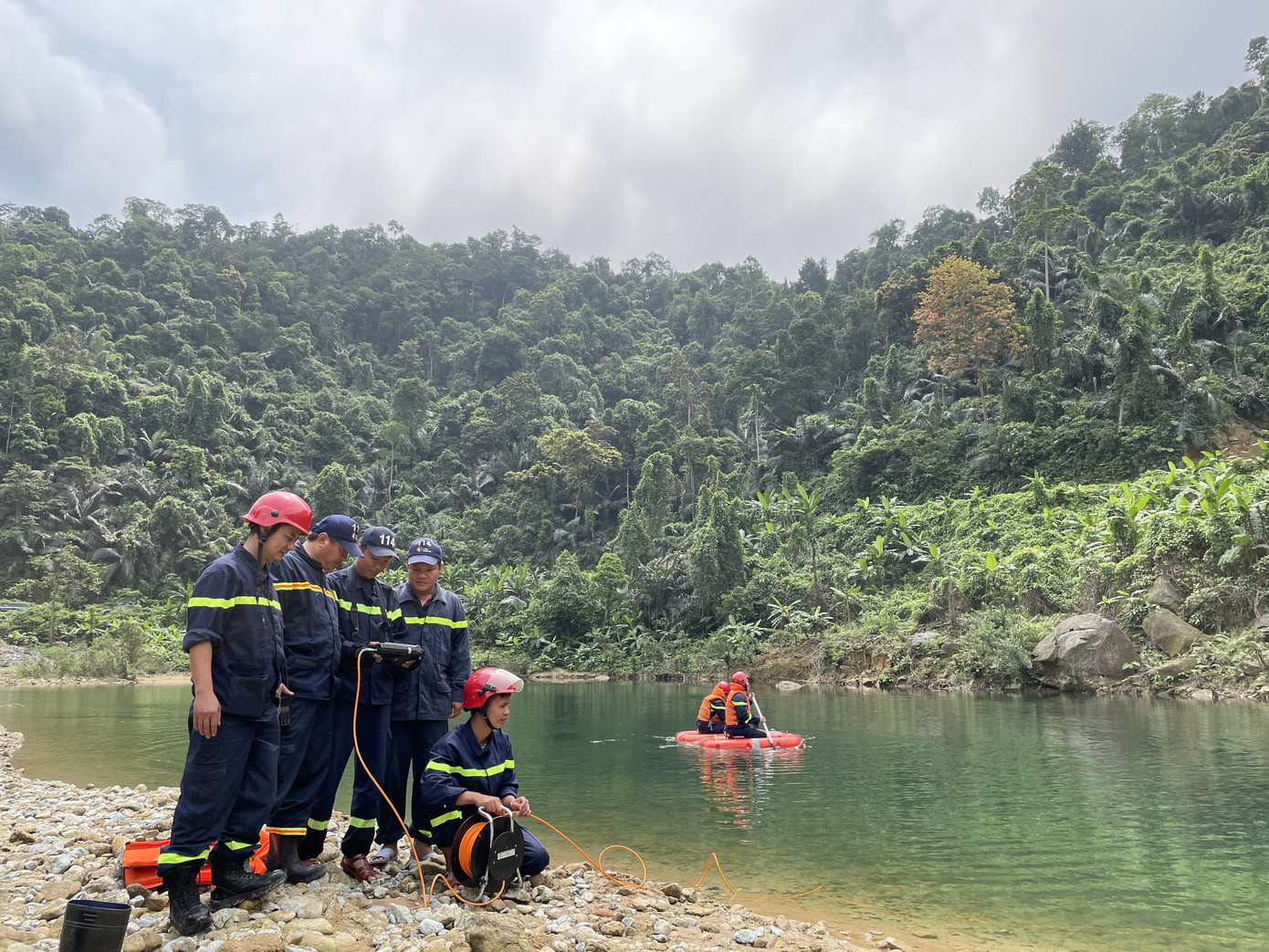 Phát hiện áo quần, xác xe máy tại bãi bồi gần thủy điện Rào Trăng 3 ảnh 5