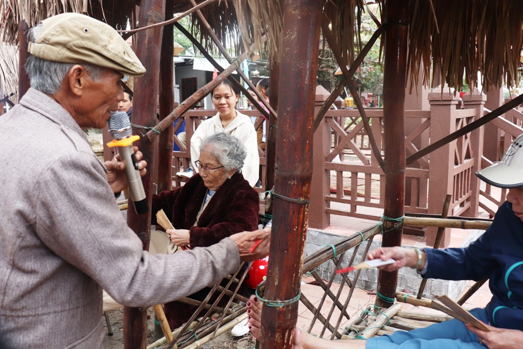 Rộn ràng hội Bài chòi ngày Xuân duy nhất xứ Huế ảnh 16