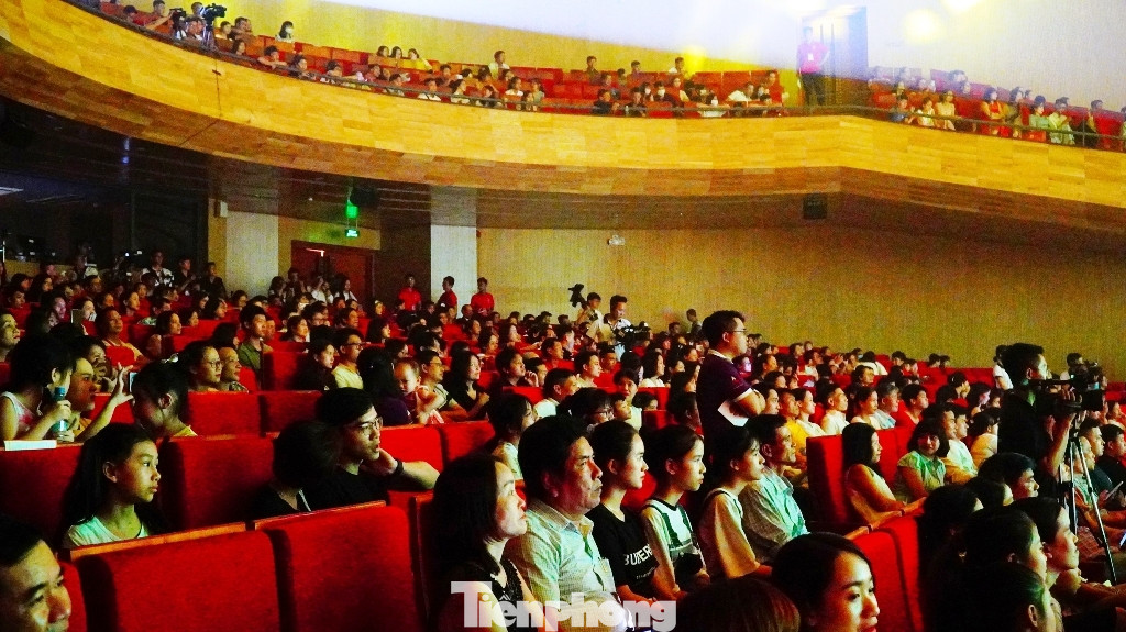 Nữ sinh viên Đại học Ngoại ngữ Huế đoạt Quán quân ‘Hoa khôi Đại học Huế 2020’ ảnh 22