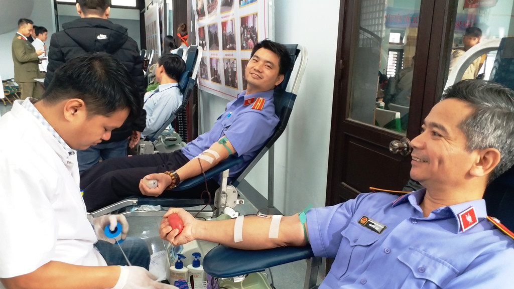 Chủ nhật Đỏ lan tỏa lên vùng cao A Lưới ảnh 6