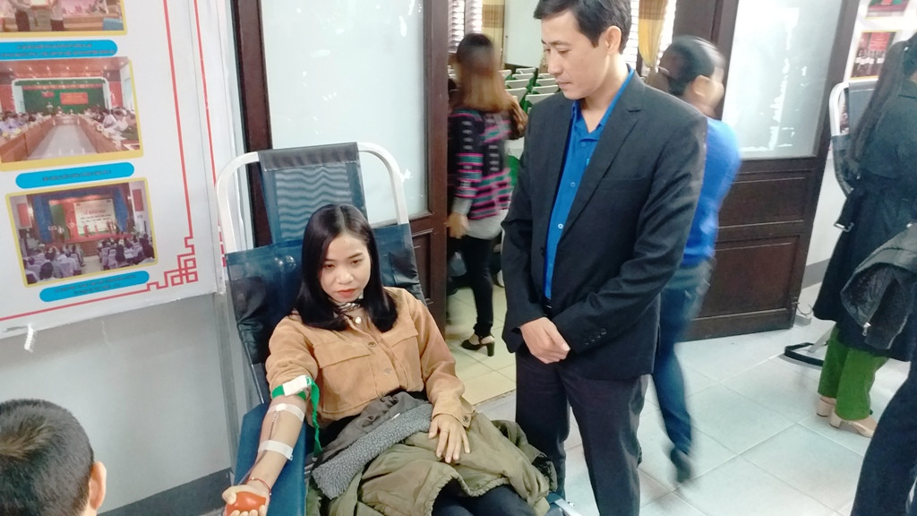 Chủ nhật Đỏ lan tỏa lên vùng cao A Lưới ảnh 9