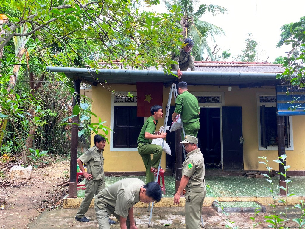 Quân đội, công an huy động 100% quân số ứng phó bão số 9 ảnh 13