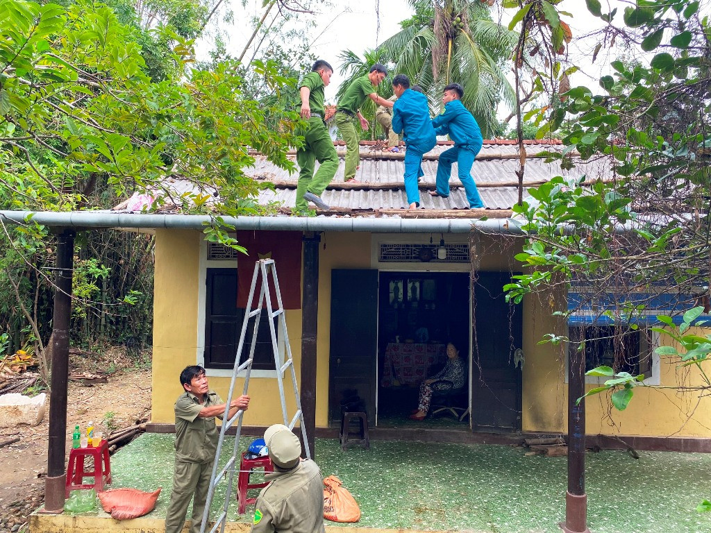 Quân đội, công an huy động 100% quân số ứng phó bão số 9 ảnh 15