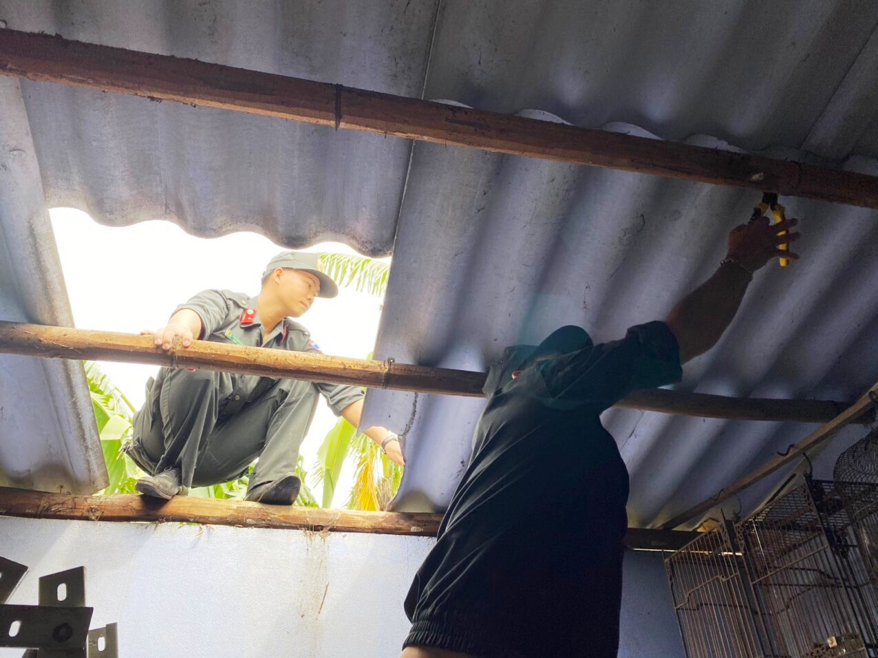 Quân đội, công an huy động 100% quân số ứng phó bão số 9 ảnh 11