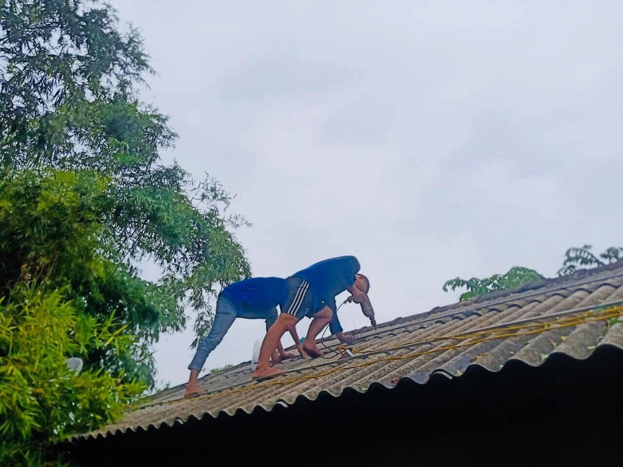 Gần 1.500 ĐVTN Huế miệt mài ‘giải cứu’ đường phố tắc nghẽn sau bão ảnh 10