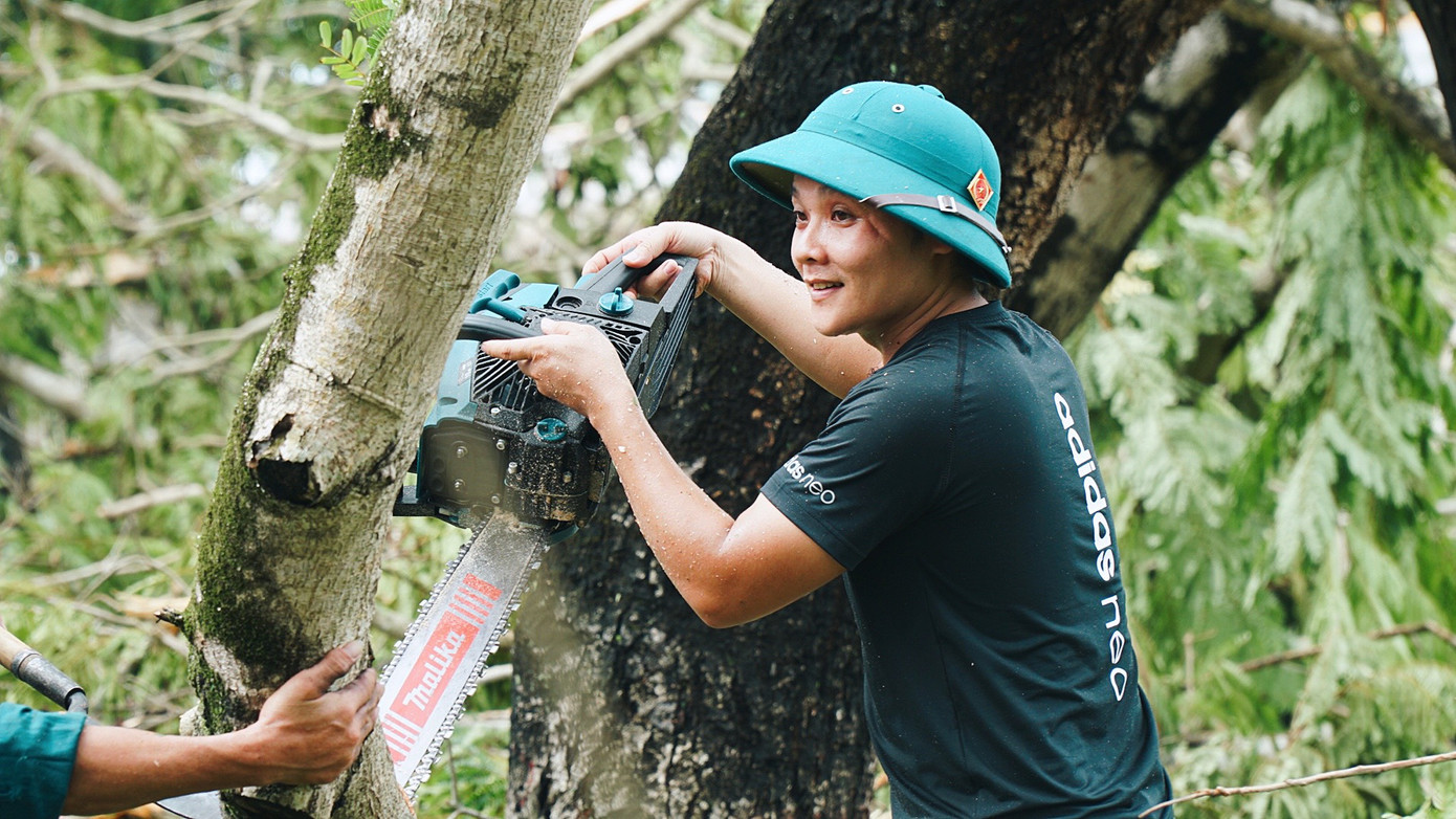 Gần 1.500 ĐVTN Huế miệt mài ‘giải cứu’ đường phố tắc nghẽn sau bão ảnh 18