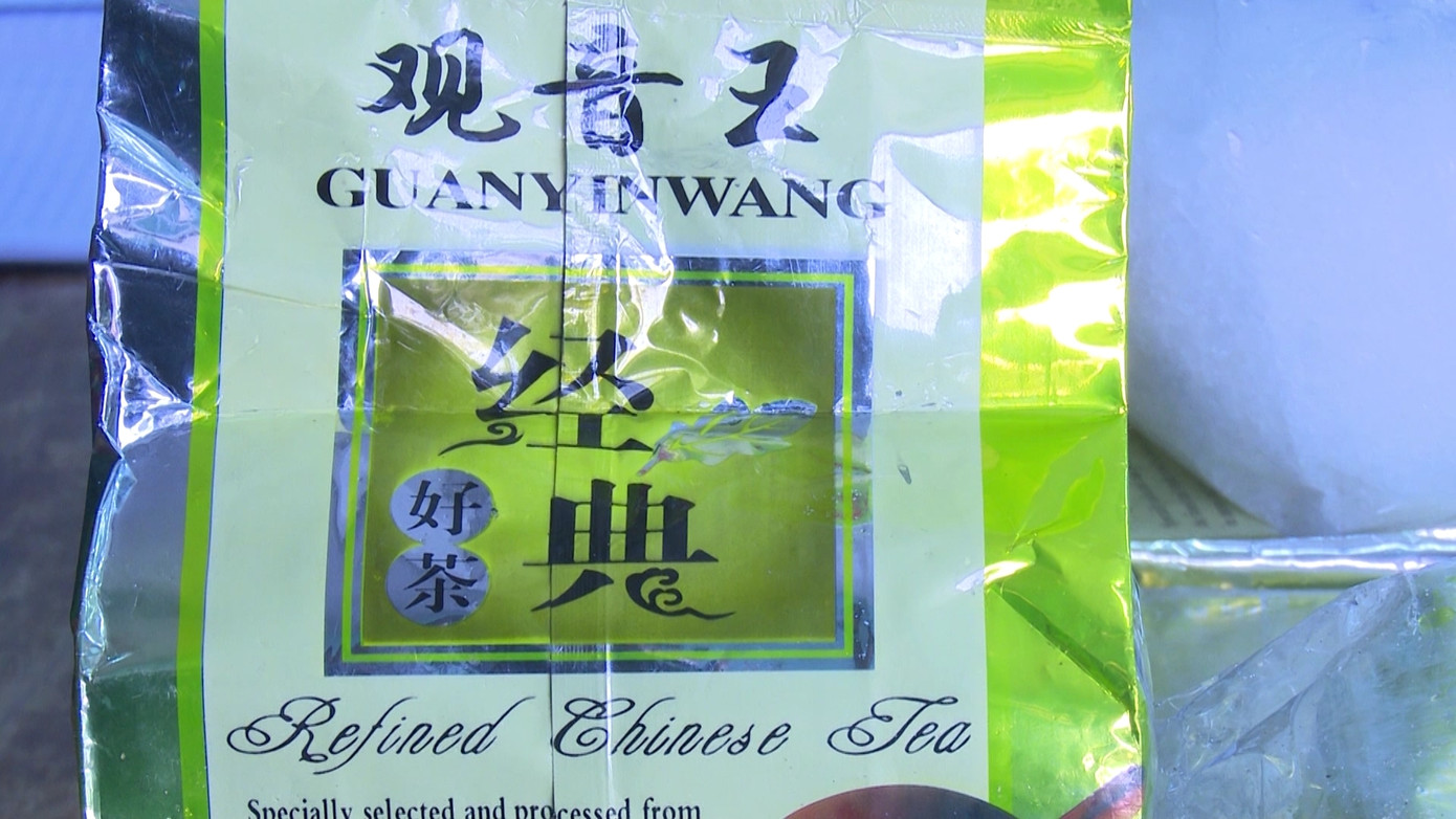 CLIP: Biên phòng tiếp nhận gần 8kg nghi ma túy đá dạt từ biển vào ảnh 2