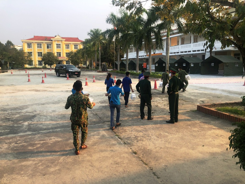 Đoàn viên thanh niên ‘vào bếp’ hỗ trợ cấp dưỡng cho hàng trăm người cách ly ảnh 5