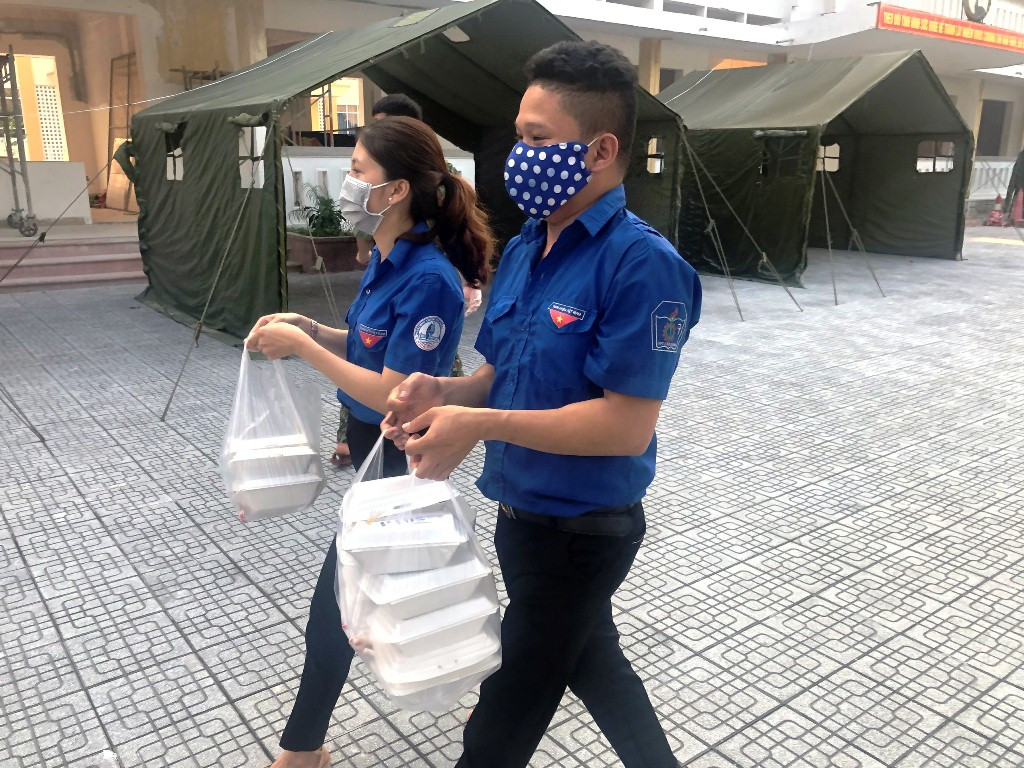 Đoàn viên thanh niên ‘vào bếp’ hỗ trợ cấp dưỡng cho hàng trăm người cách ly ảnh 4