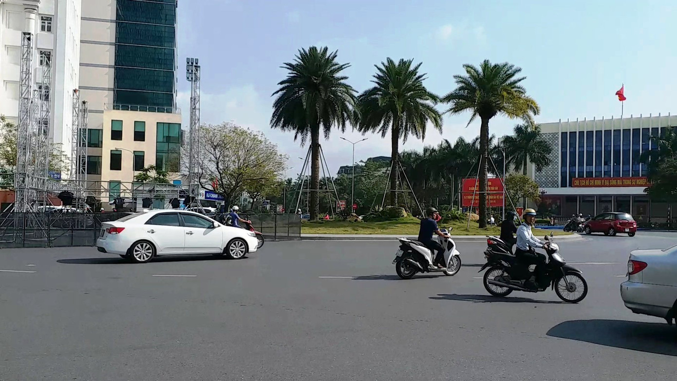 Ngang nhiên ngăn Quốc lộ 1 đi qua TP Huế dựng sân khấu âm nhạc ‘chui' ảnh 4