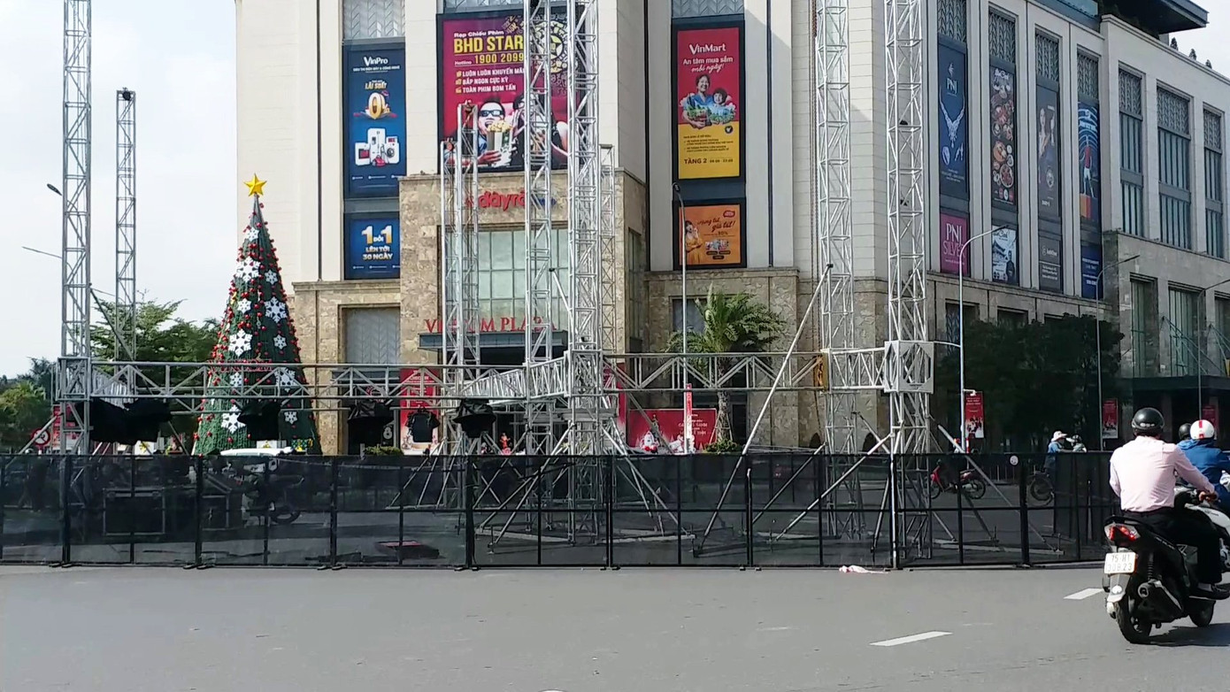 Ngang nhiên ngăn Quốc lộ 1 đi qua TP Huế dựng sân khấu âm nhạc ‘chui' ảnh 5