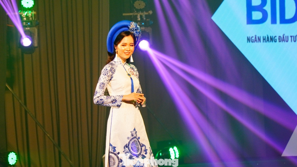 Nữ sinh viên Đại học Ngoại ngữ Huế đoạt Quán quân ‘Hoa khôi Đại học Huế 2020’ ảnh 13